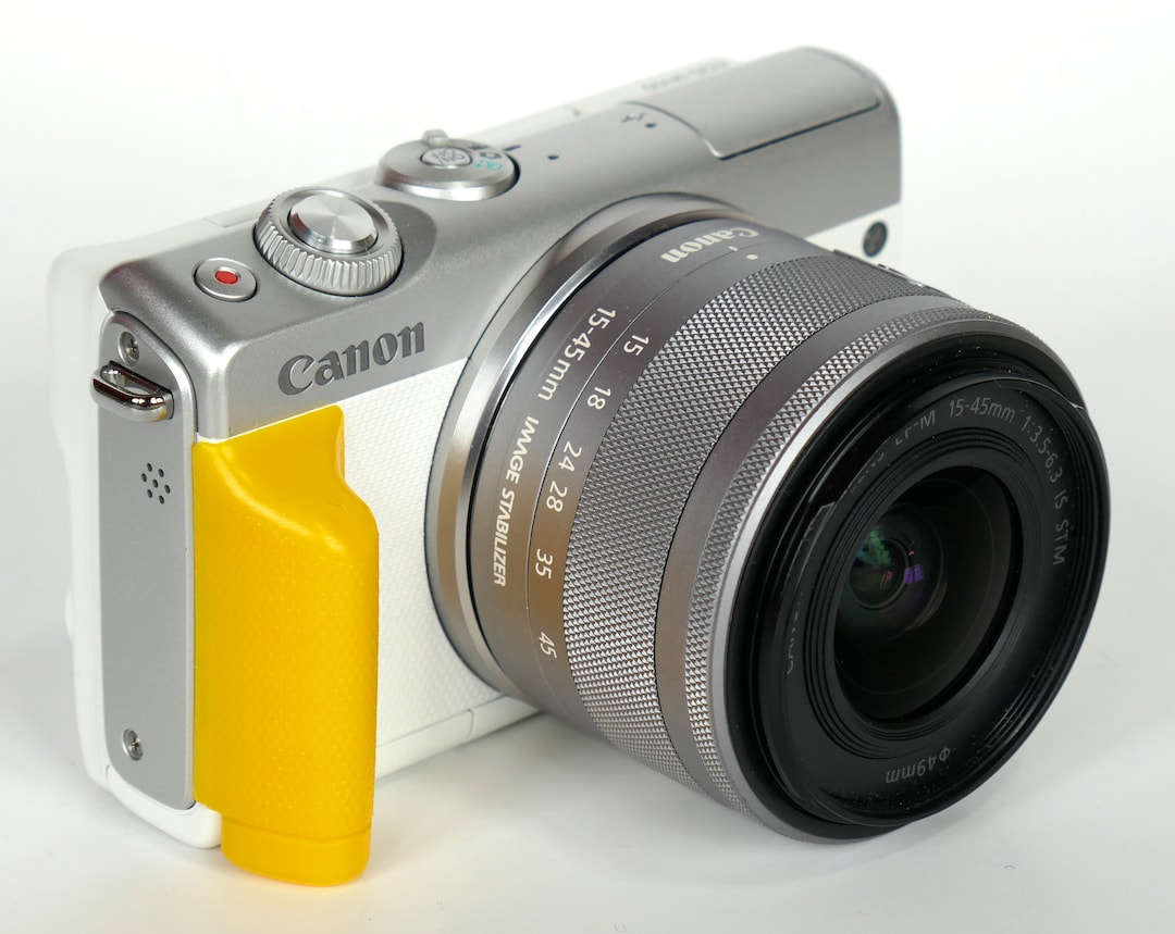 Custom Grip for Canon EOS M100 and M200 Cameras - Multiple Colors