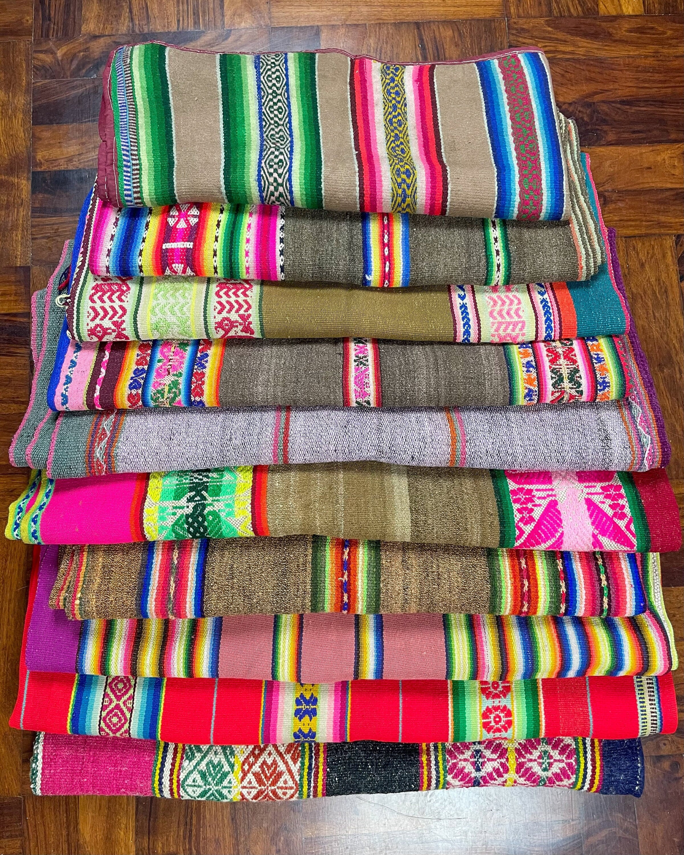 心地よい定番：ヴィンテージの手織りブランケット5選 - 懐かしい暖かさ