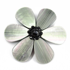 ジョルジュ アルマーニのブローチ GIORGIO ARMANI ジョルジオ