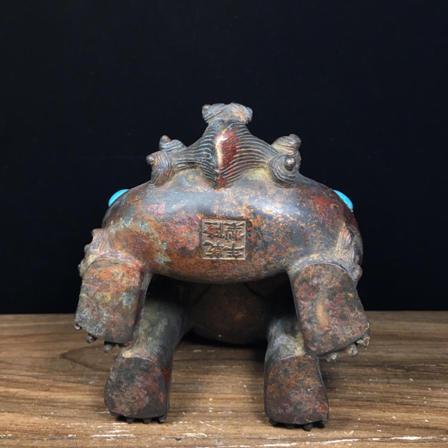 中国の手彫りの青銅製ライオン香炉像、デスクトップの装飾、貴重で