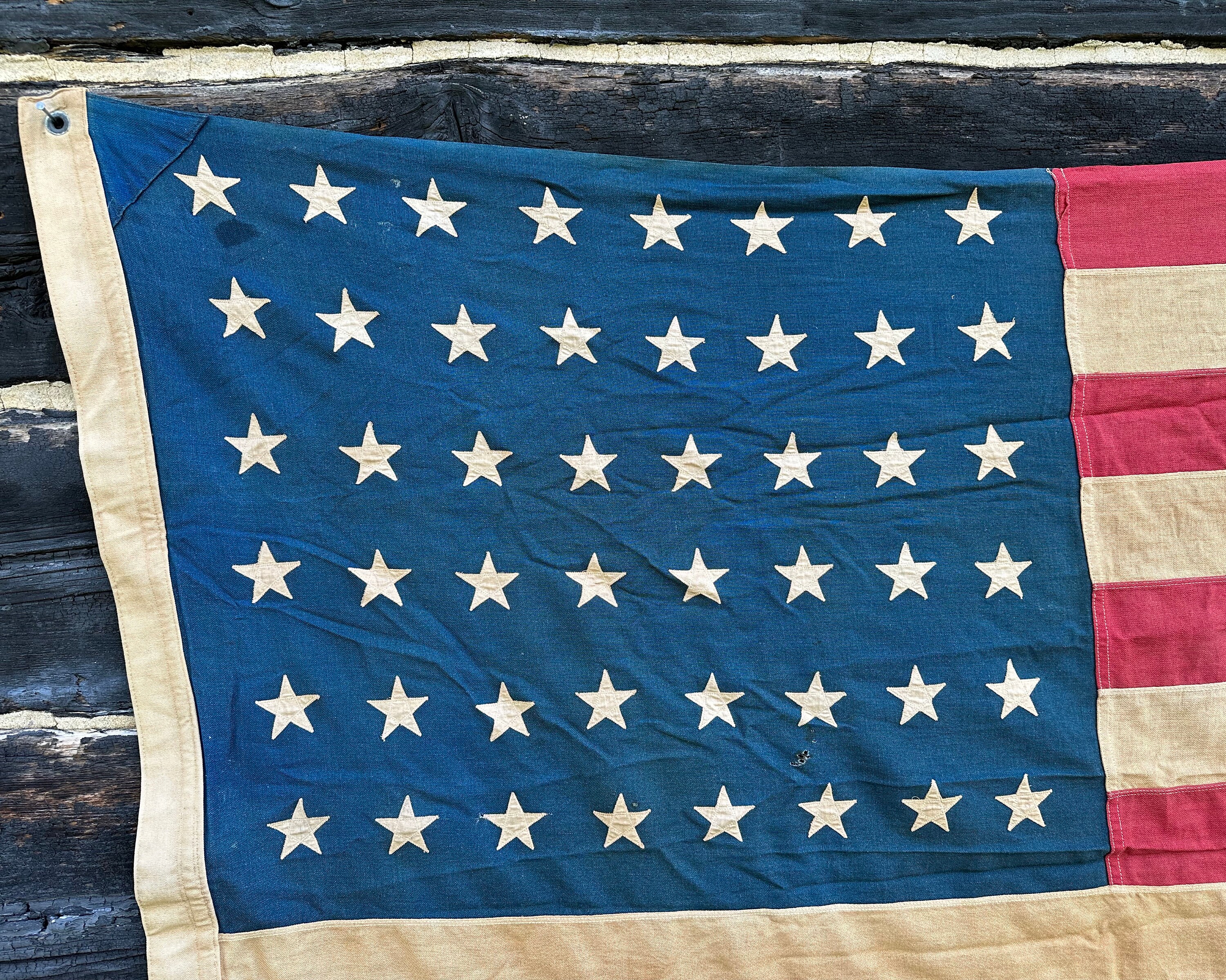 アンティーク調の1940年代風48星アメリカ国旗：素朴な茶染め装飾