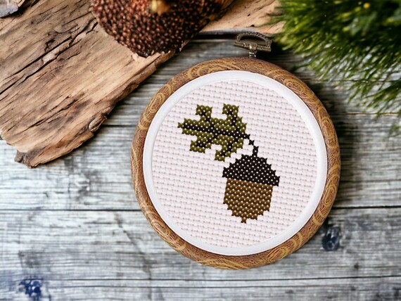 クロスステッチのどんぐり模様、気まぐれな森の図案、秋のどんぐりと