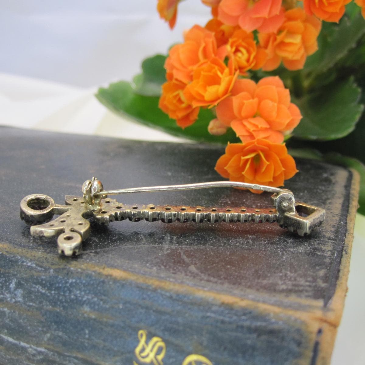 ヴィンテージ ボヘミアン ガーネット ブローチ、花柄ガーネット