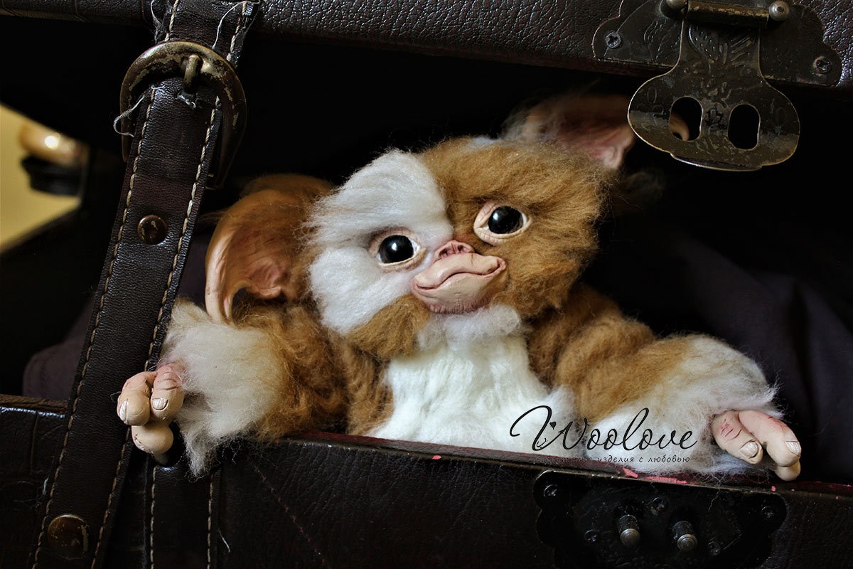 ニードルフェルトのギズモアートドール：ウールのグレムリン彫刻