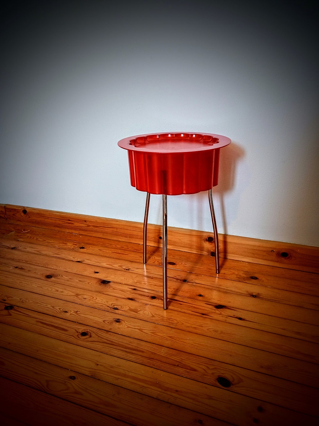 希少なレッドカラー！イケア「ハッテン」レッドヴィンテージサイド