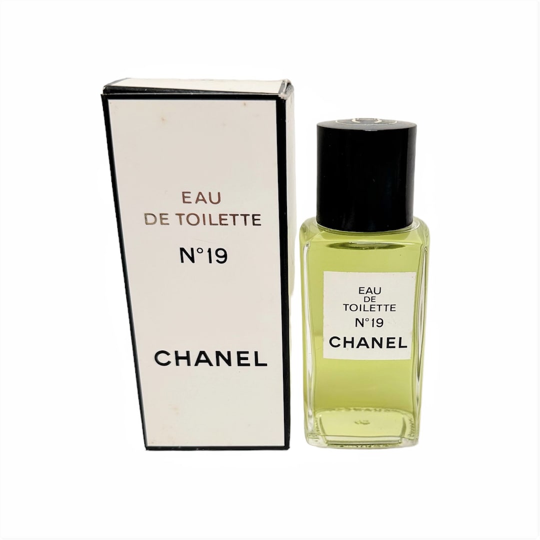 Rare Vintage CHANEL No 19 Eau De Toilette - Original Formula, New