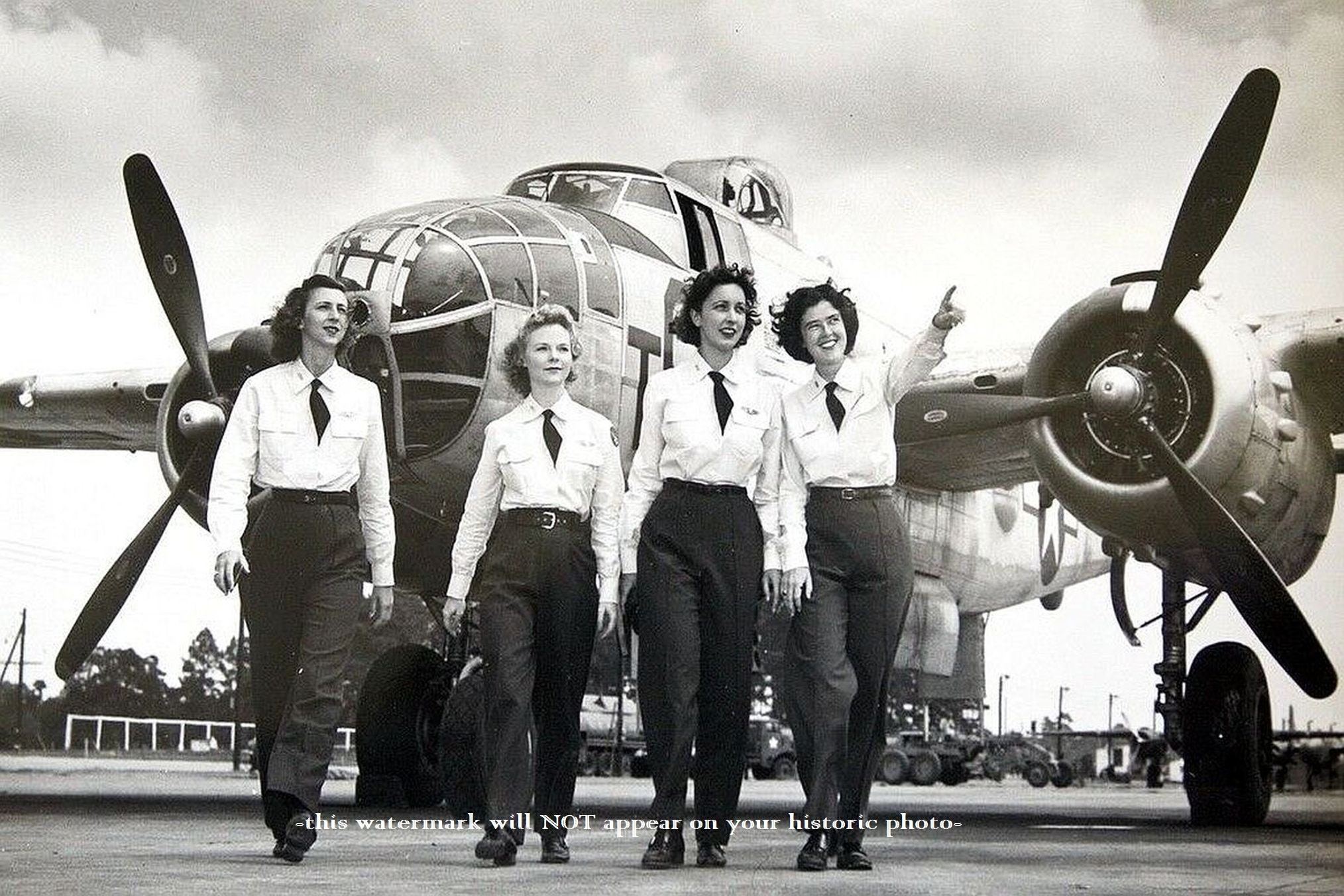 4x6 女性WASPパイロットB-25爆撃機写真女性陸軍航空軍第二次世界大戦