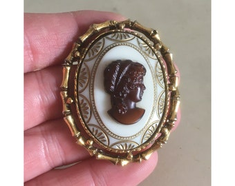 髪にブドウを飾った女性 アイボリー カメオ ピンペンダント 楕円形