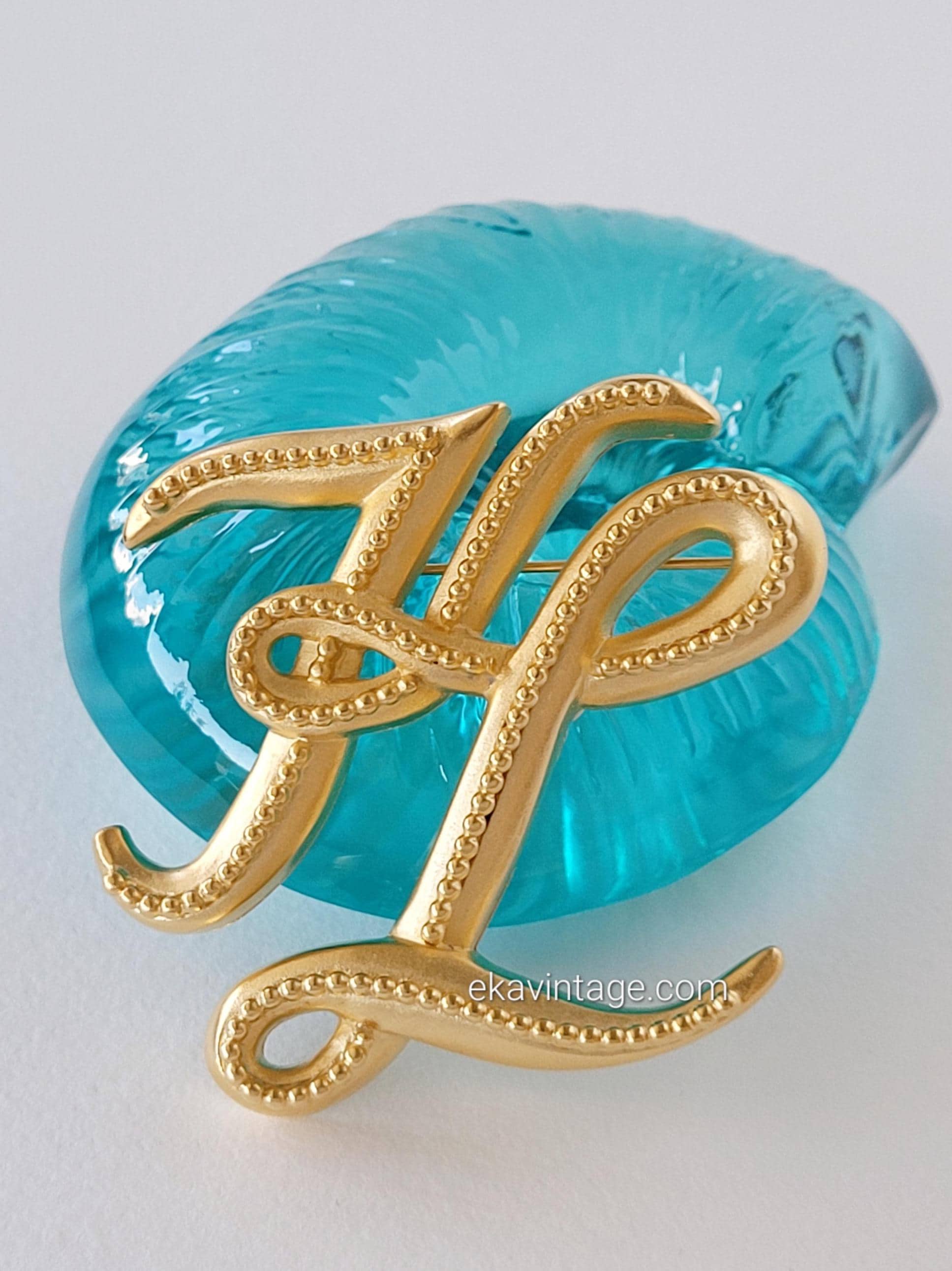 カール・ラガーフェルド - ヴィンテージの大きなKLブローチ - Etsy 日本