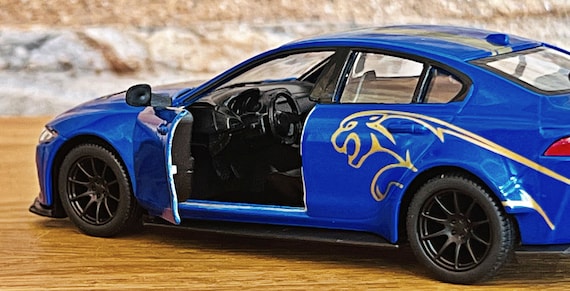 ジャガー XE SV プロジェクト 8 | モデルカー | ダイキャストカー | 1