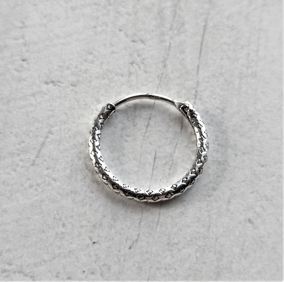 925 Sterling Silver Hoop Earring With Snakeskin Engraving – 14mm
