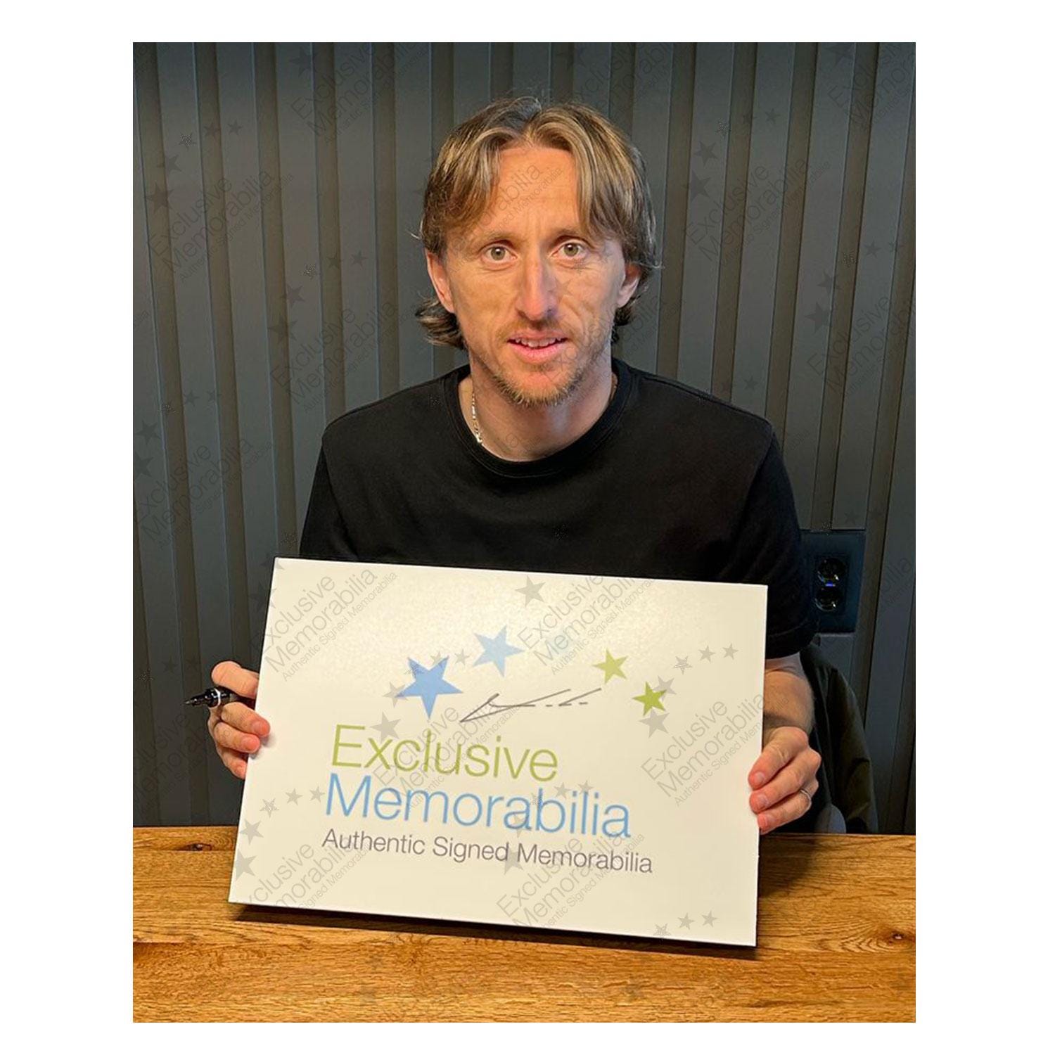 ルカ・モドリッチのサイン入りレアル・マドリード サッカー写真