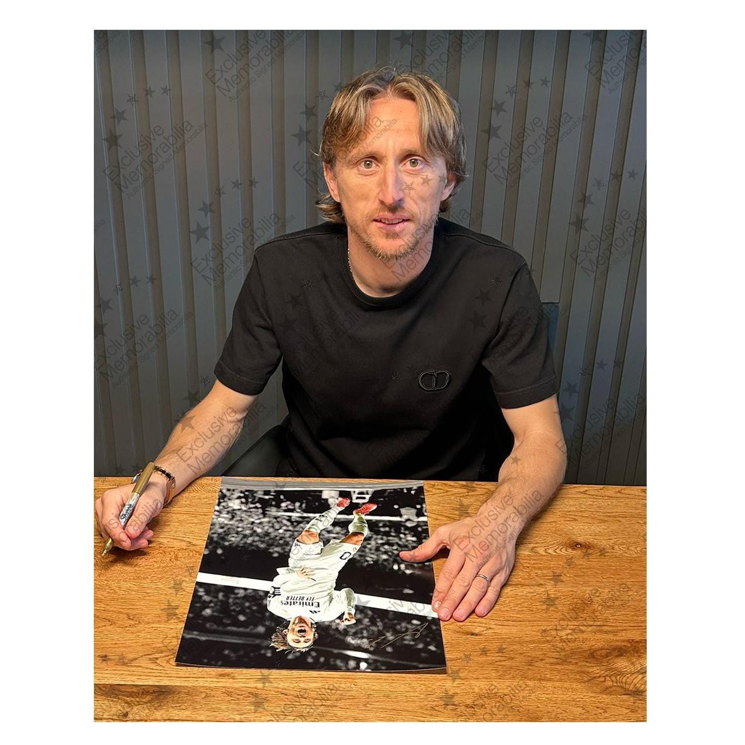 ルカ・モドリッチのサイン入りレアル・マドリード サッカー写真