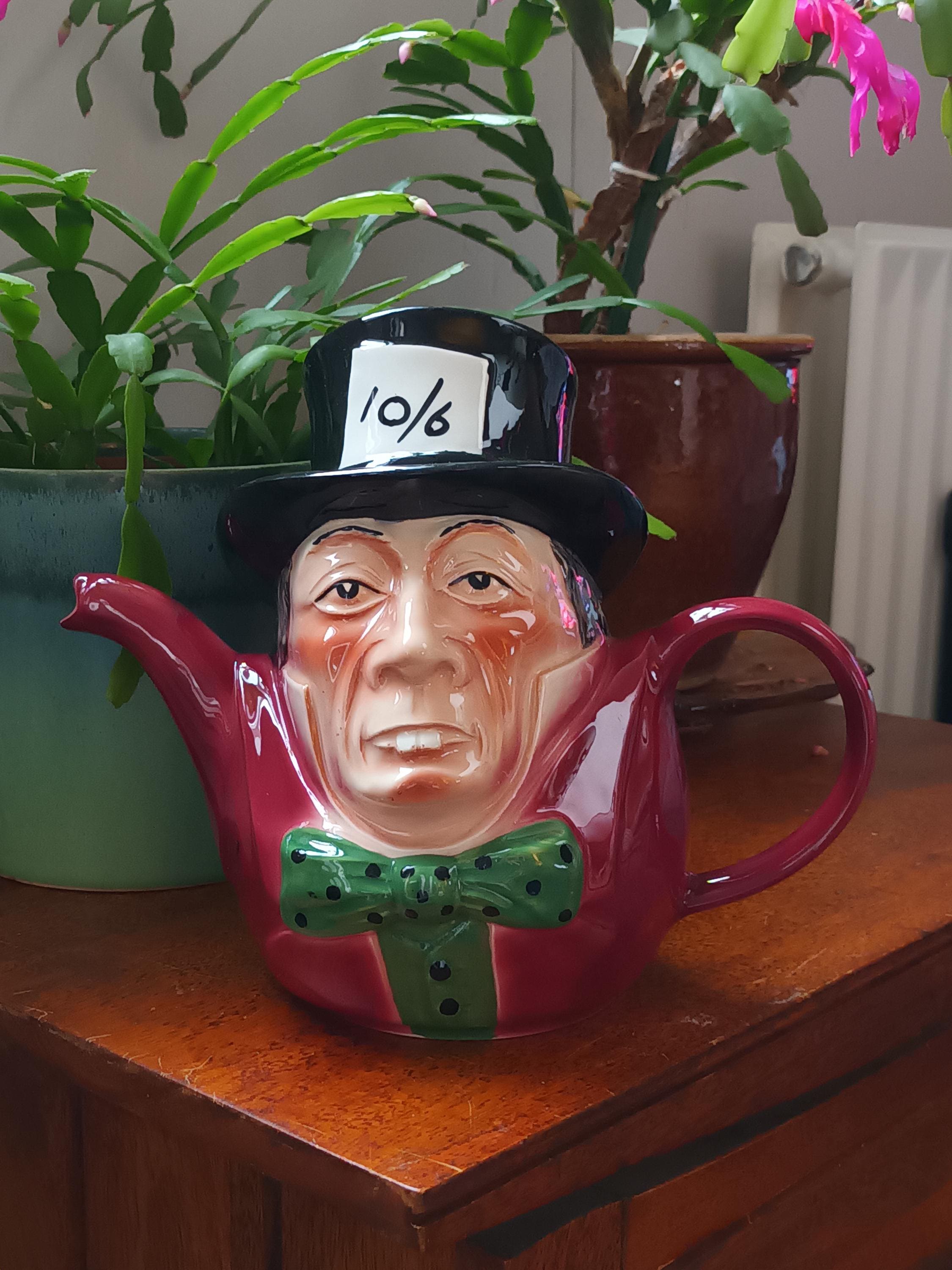 素晴らしい希少なヴィンテージ英国陶器トニー・ウッズ作、不思議の国の