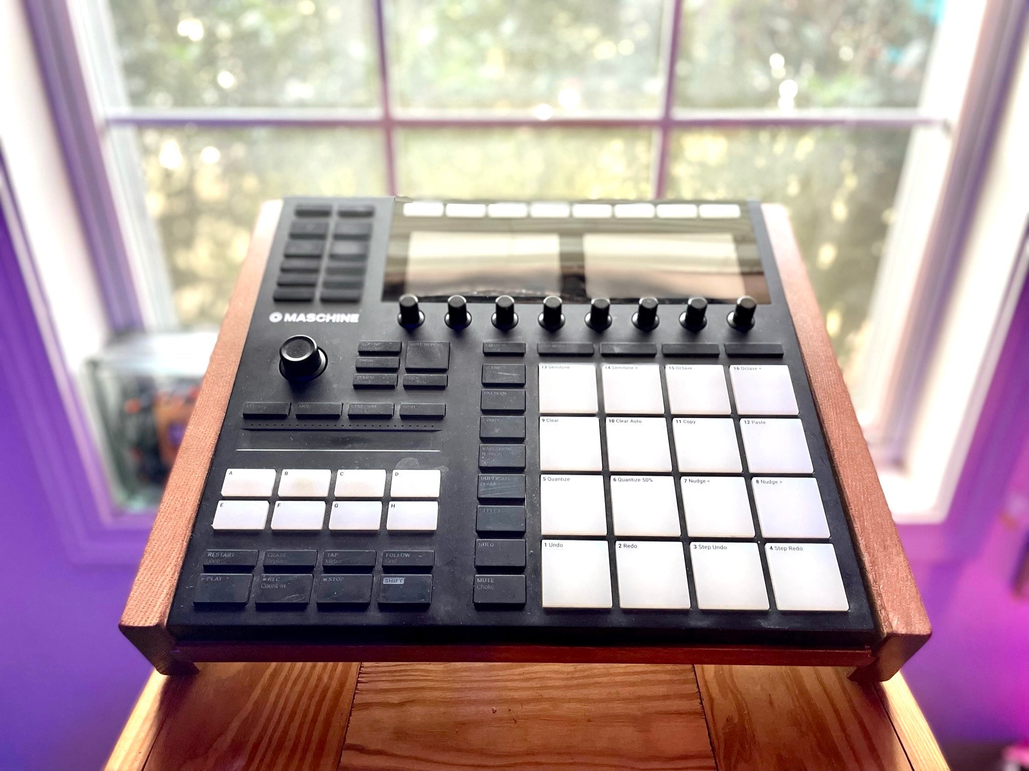Native Instruments Maschine スタンド // Maschine Plus または mk3