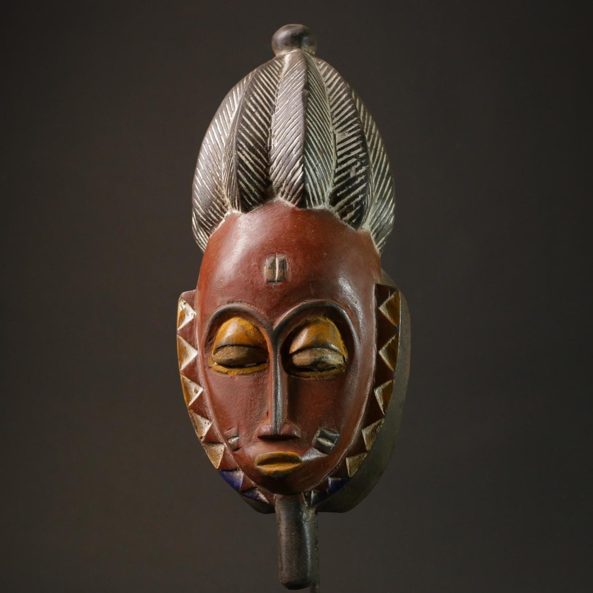 バウレ族の仮面：手彫りのアフリカの木彫り工芸品、コートジボワール