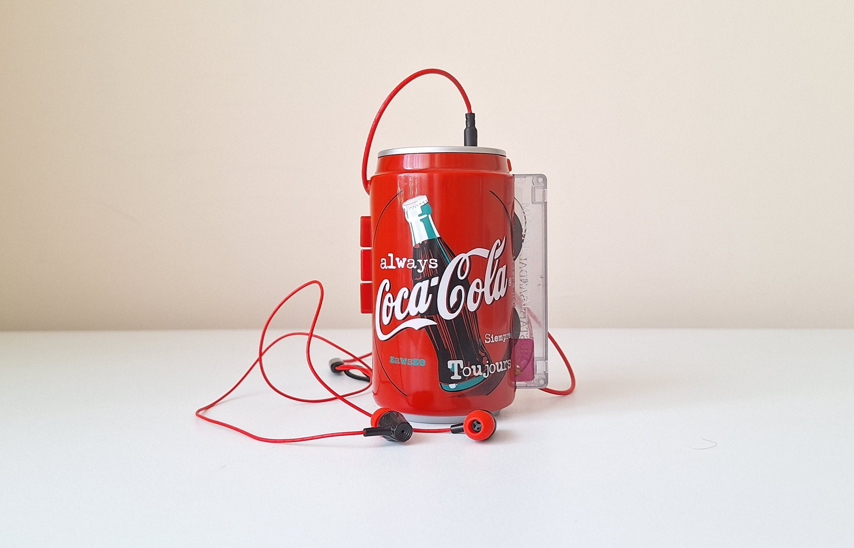 ヴィンテージ コカコーラ缶ウォークマン：Akura C401 カセット