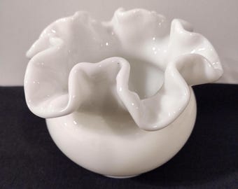 フェントン ホワイト ミルクガラス エパーニュ ホーン フラワー