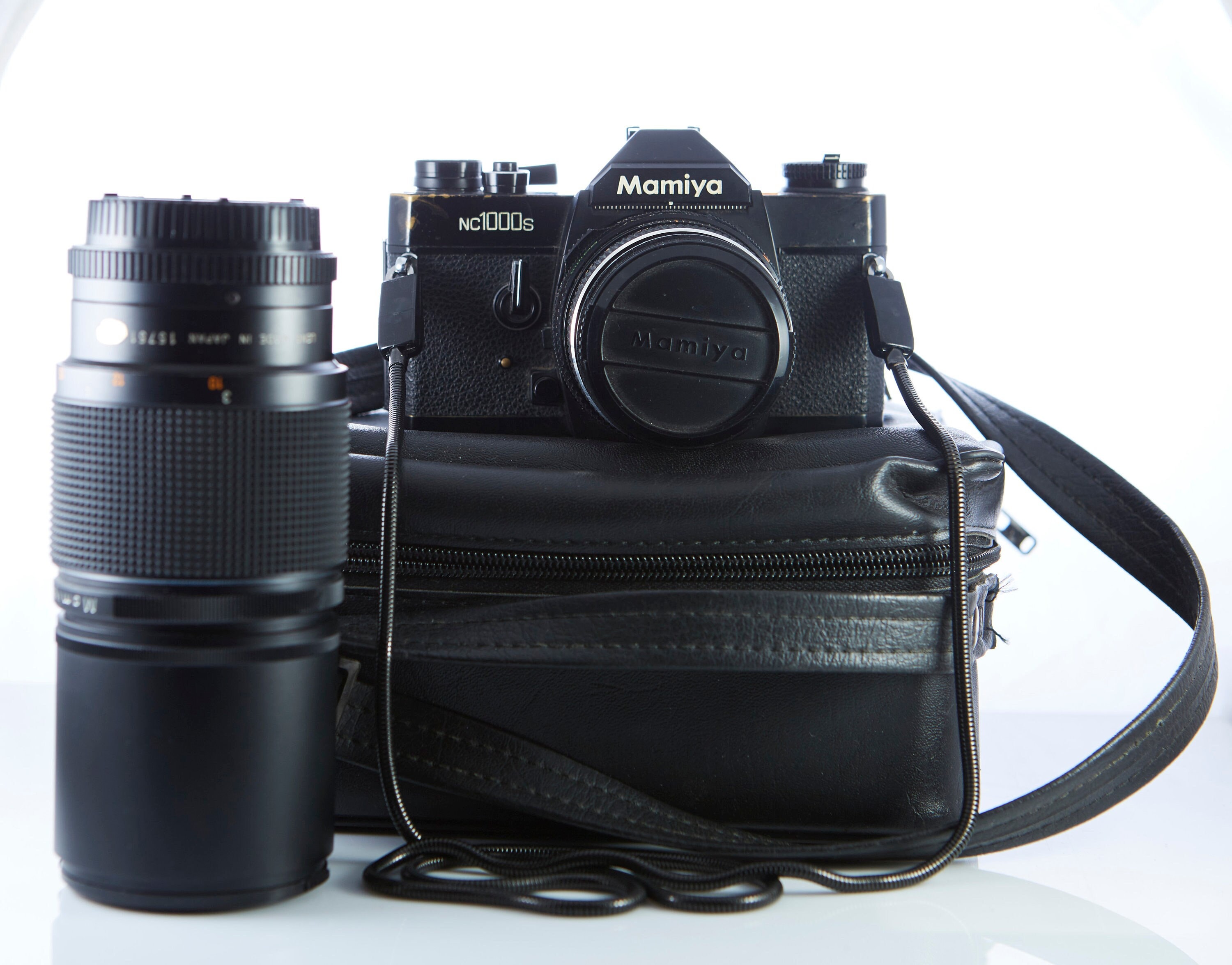 マミヤ NC1000s 一眼レフフィルムカメラ（50mmと200mmレンズ付き