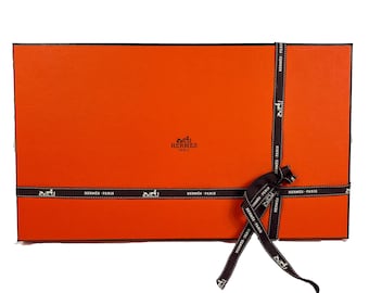 オレンジ色のエルメスのショッピングバッグ、ギフトラッピング、彼女へ