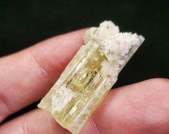 M*u様 ヘリオドール ゴールデンベリル 原石 鉱物標本 天然石 945 M*u様