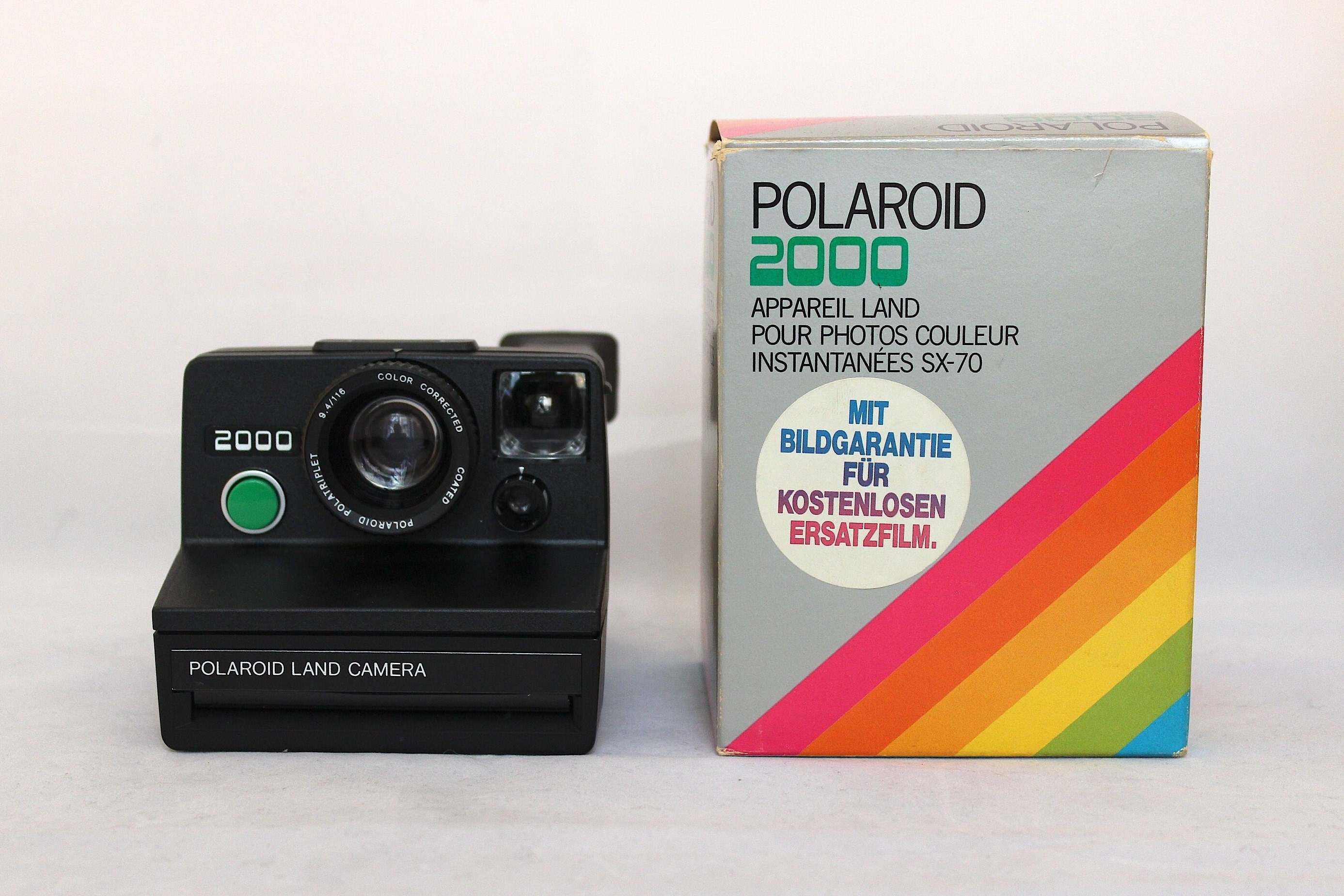 Polaroid 2000 Land Camera With Origina Packaging and Instruction