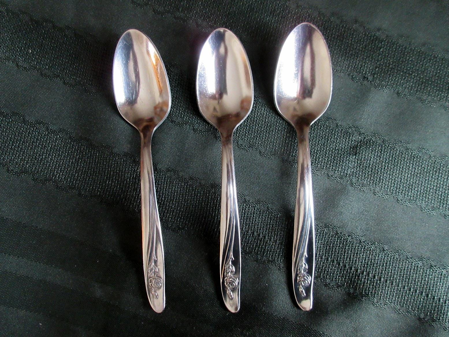 ヴィンテージ ONEIDA ステンレス ティースプーン 3 本 (ROSEANNE、別名