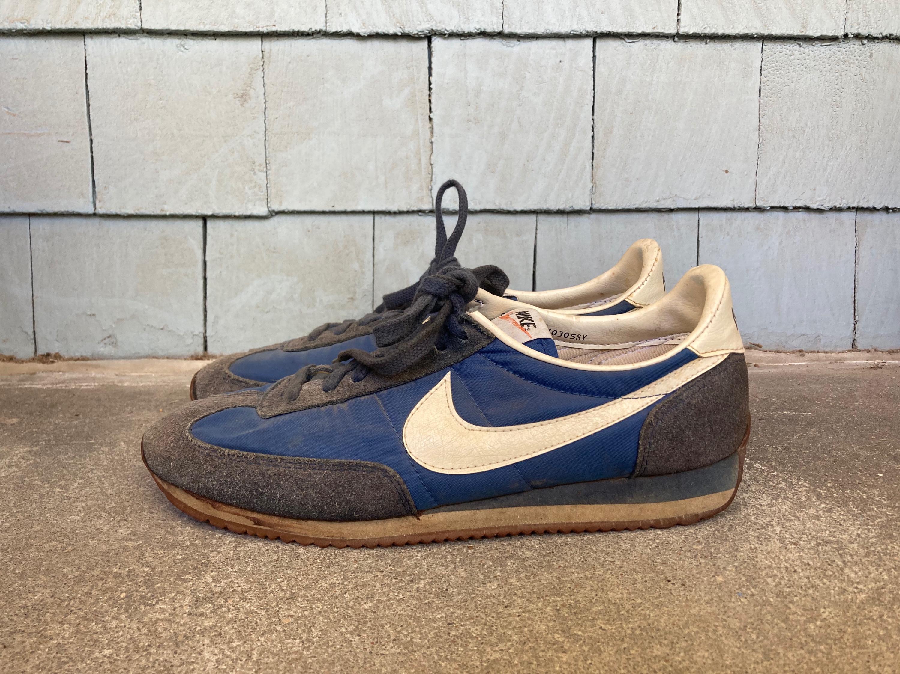Vintage 1980s NIKE Oceania Dark Blue Waffle Runners SNEAKERS