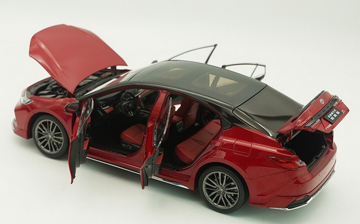 1/18 Scale Toyota Camry 2024 9th Generation Red/Black Diecast Car