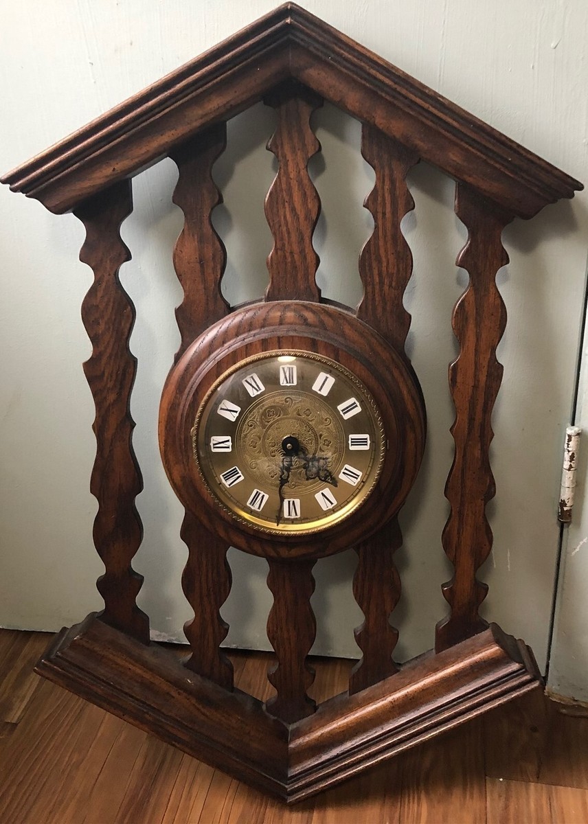 Vintage Trend Wall Clock Zeeland Michigan Colonial Pillar Spindle