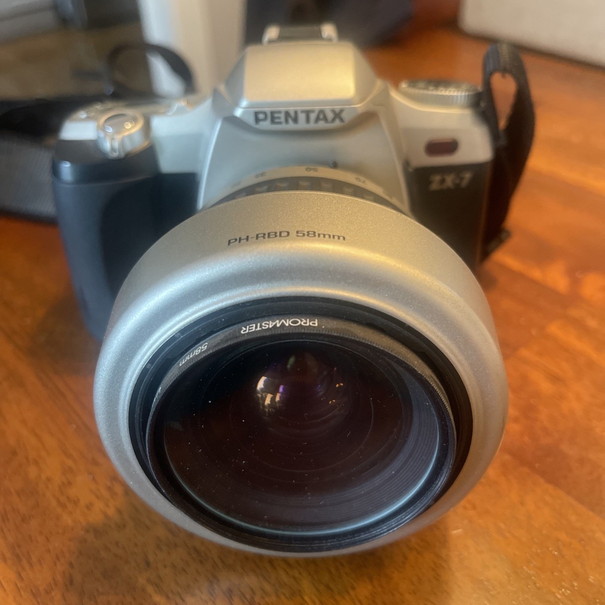 Top mint Pentax ZX-7 (MZ-7) 35 mm SLR FilmCamera -28-80 mm Lens