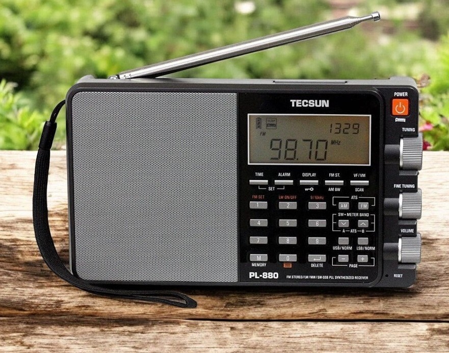 Used Tecsun PL880 PLL Dual Conversion AM FM Shortwave Portable