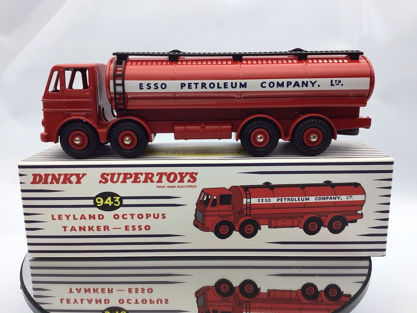 Dinky Supertoys】943 Essoタンクローリーボックス付 Dinky Supertoys