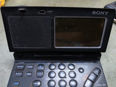 Sony ICF-SW100 World Band FM/AM SW LW Radio + AN-100A Antenna