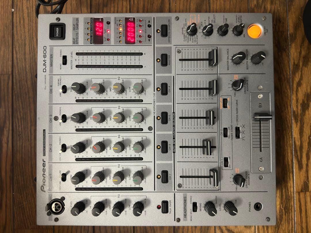 Used Pioneer DJM-600 Mixer 4-channel effects mixer 100VAC from