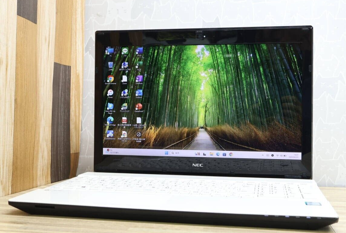 NEC LAVIE GN242 14in Core i3 16GB RAM 256GB SSD With AC adapter