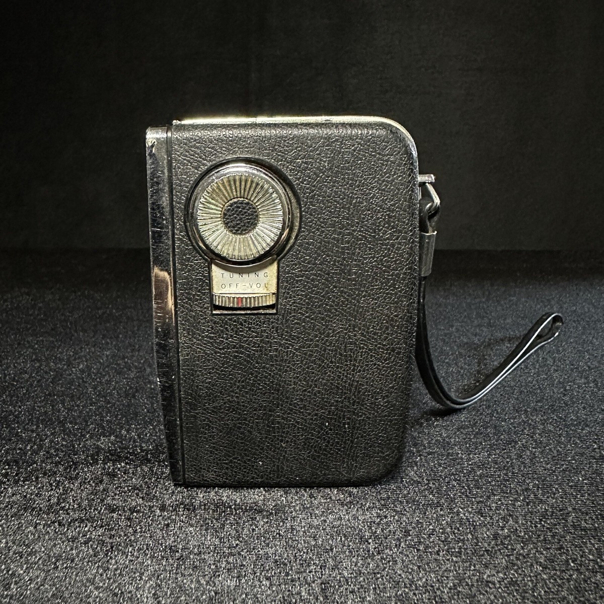 VINTAGE PANASONIC 8 TRANSISTOR AM RADIO MODEL R-1326, In Working