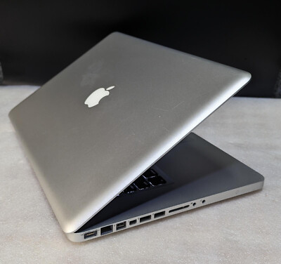 MacBook Pro (15-inch Late 2011) 2.2 GHz Intel Core i7 - 4GB - 1TB