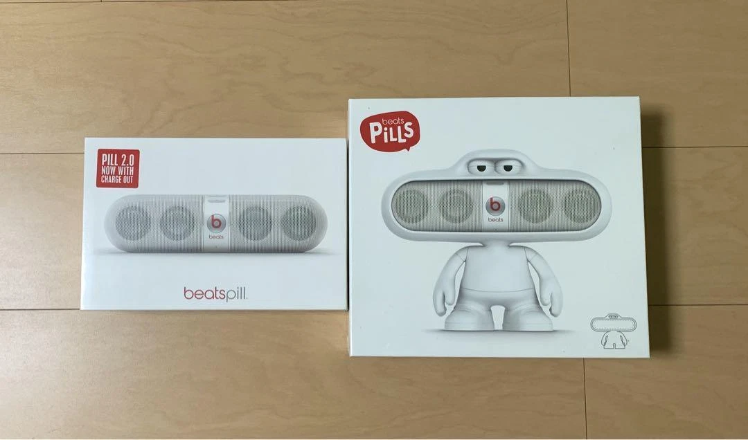 Beats by Dr. Dre Pill 2.0 + Pill Dude Stand White Set - Brand New