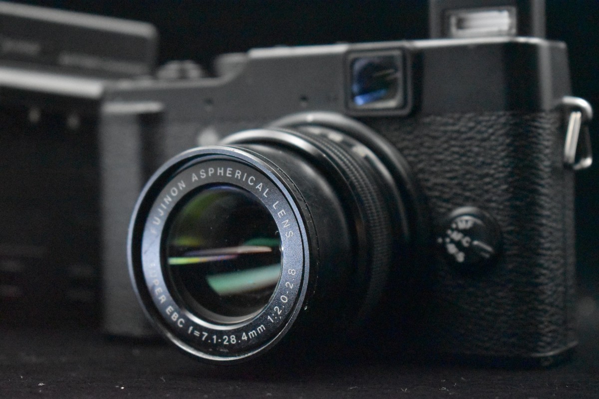 US Duty Paid] Fujifilm X10 Black Point and Shoot Compact Digital