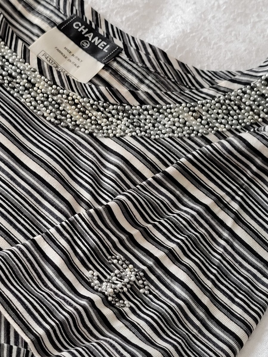 AUTH RARE CHANEL COTTON CC LOGO SHORT SLEEVE T-SHIRT PEARL ACCENT