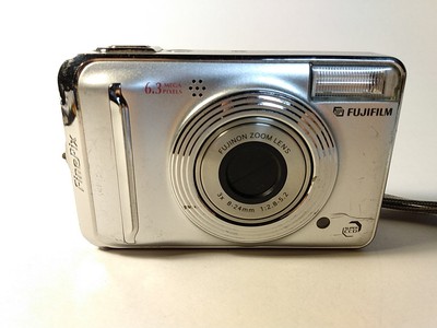Fujifilm FinePix A600 digital camera, 6.3 MP, 3x zoom, works, has