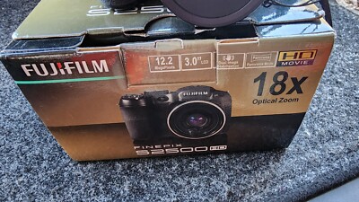 Fujifilm Finepix S2500HD 12MP Digital Camera 18x Optical Zoom Cap