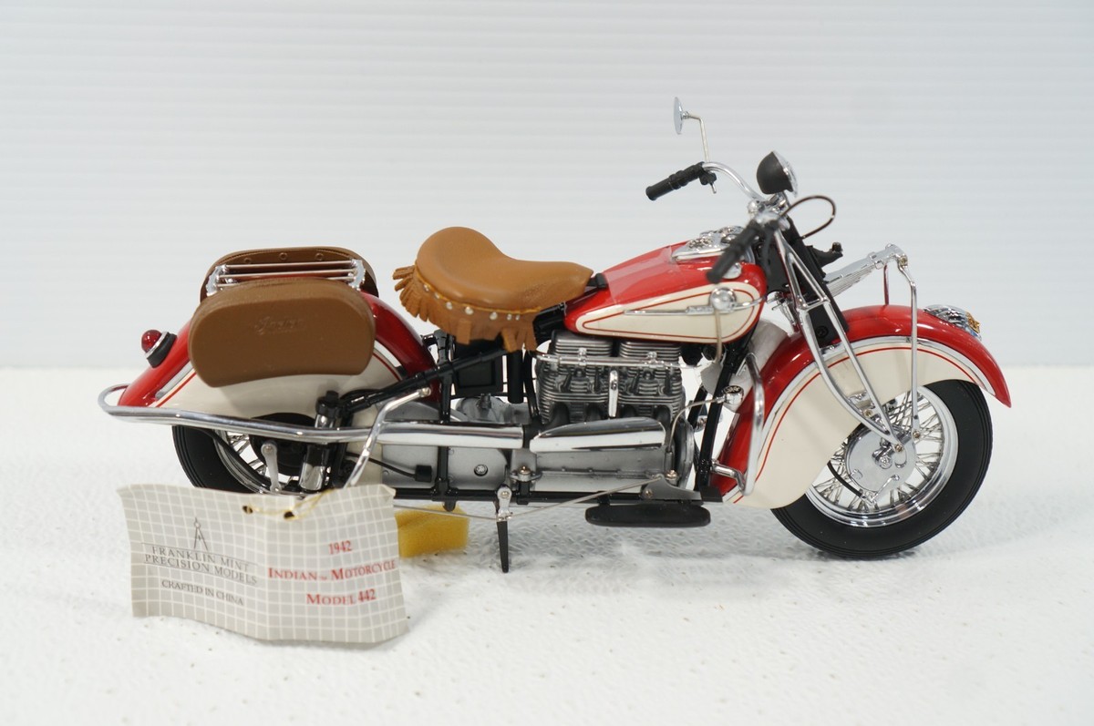 Franklin Mint 1942 Indian Die Cast Motorcycle 1:10 Model 442 Red