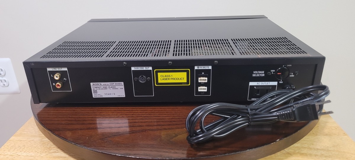 Sony CDP-302ES Compact Disc Player. Tested, Works With Issue