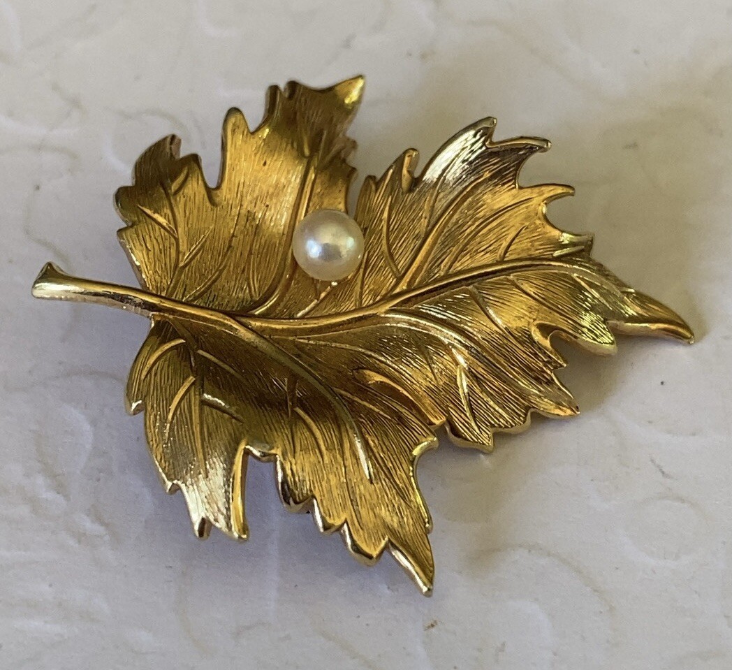 VINTAGE 1965 CHRISTIAN DIOR GROSSE GERMANY BROOCH Maple Leaf Pearl