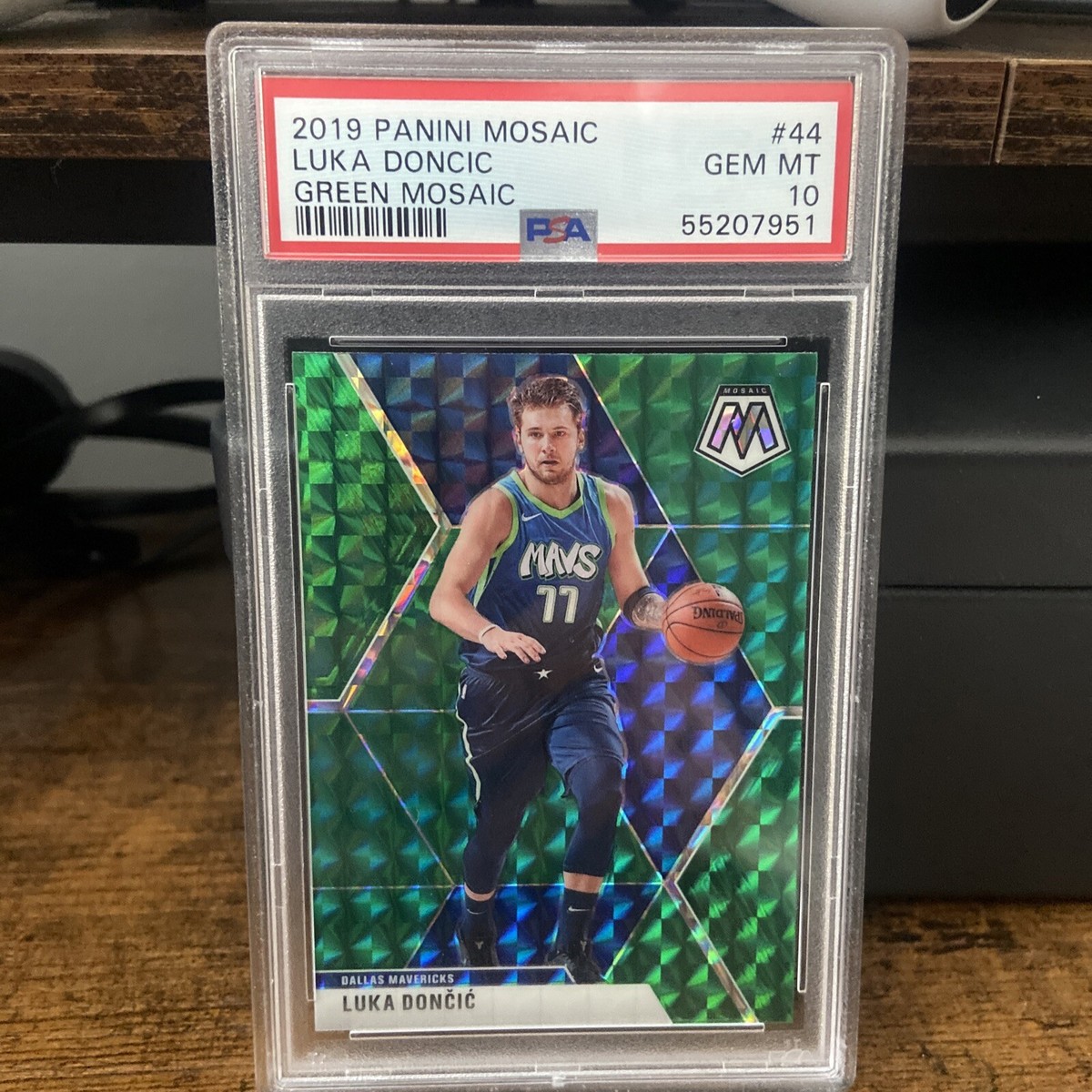 2019-20 Panini Mosaic Luka Doncic Green mosaic #44 PSA 10 Blue