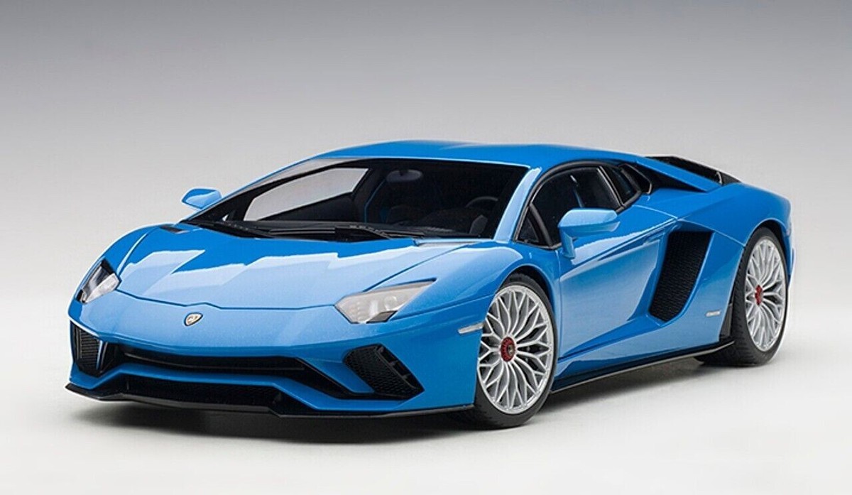 1/18 Lamborghini Aventador S Blu Nila/ Pearl Blue Model Car By