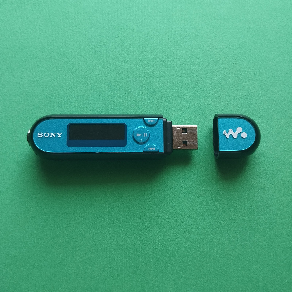 Sony Walkman NW-E043 Blue and Black Digital Music Player 4GB Used