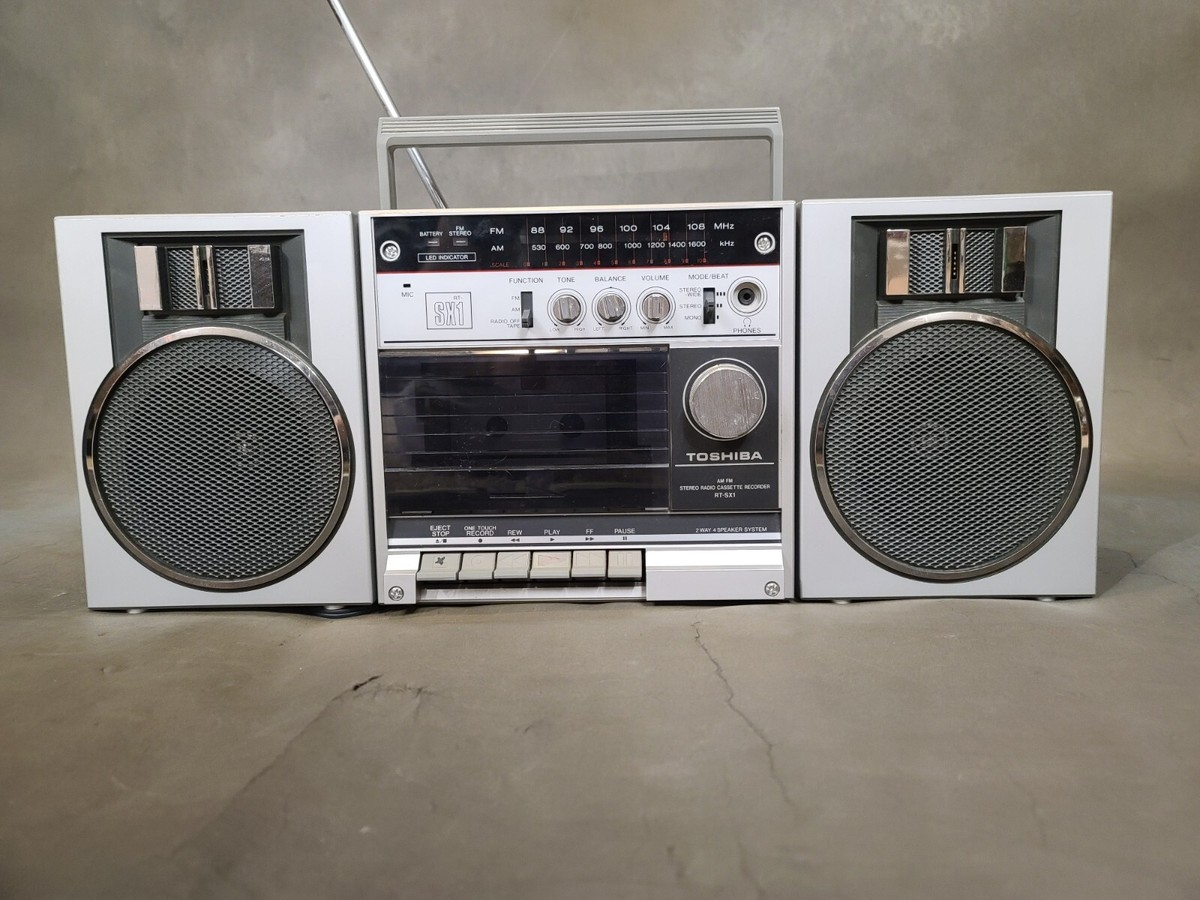 Toshiba Boombox AM/FM RT-SX1 Silver Original Movie Say Anything